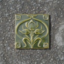 Embossed tile in glazed terracotta by Emery&Cie (15 x 15 cm) - Green