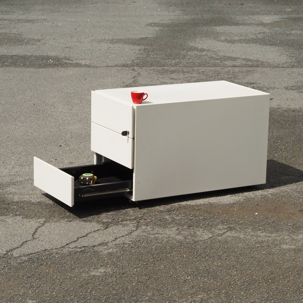 Drawer unit with key by Gispen in white lacquered steel