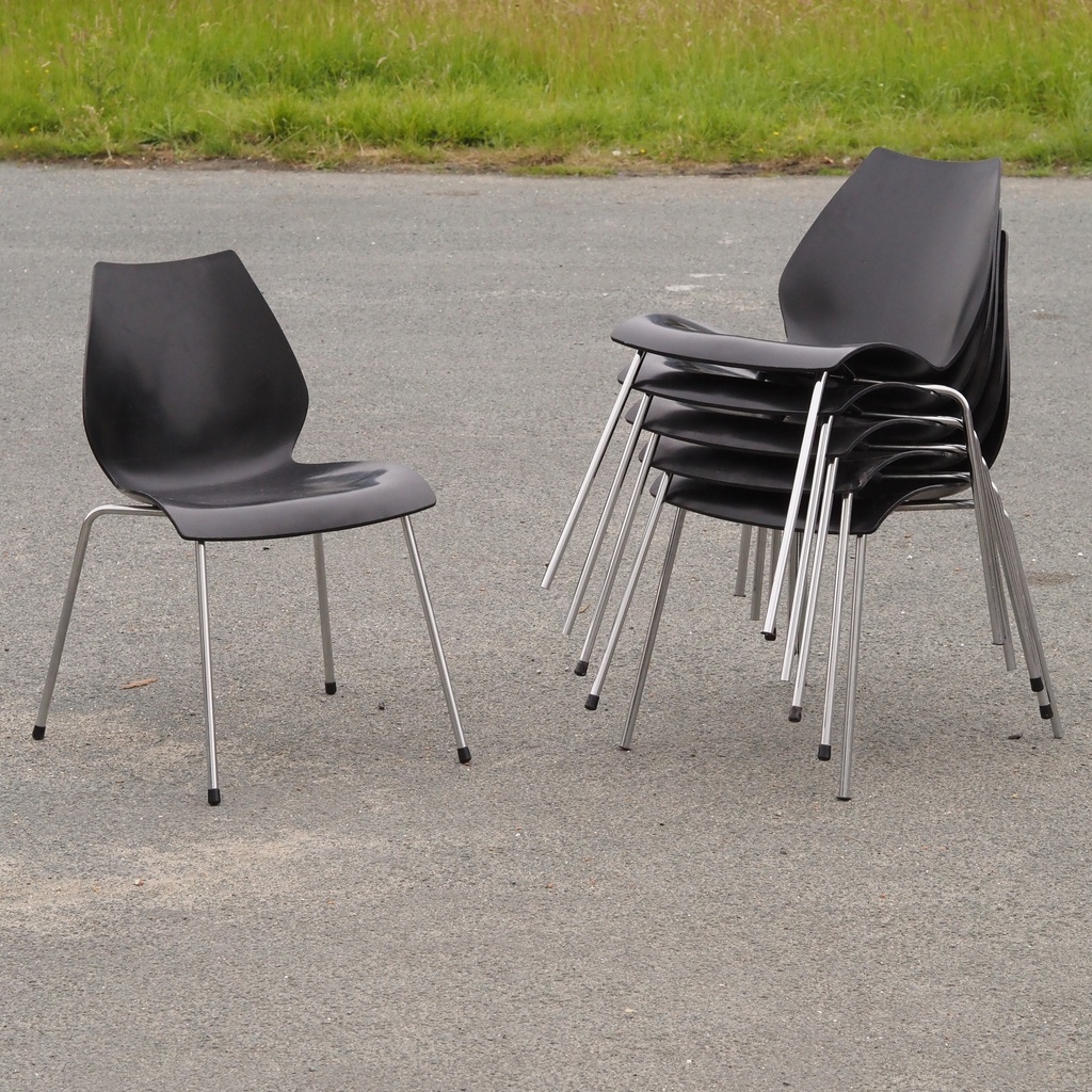 Stackable chair 'Maui' by Vico Magistretti for Kartell