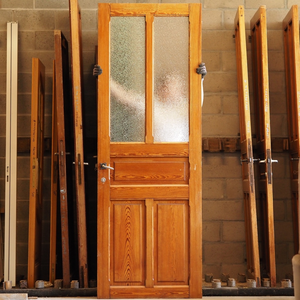Door  in varnished solid pine with textured glass panels (H. 246,5 x W. 87 cm) - Right
