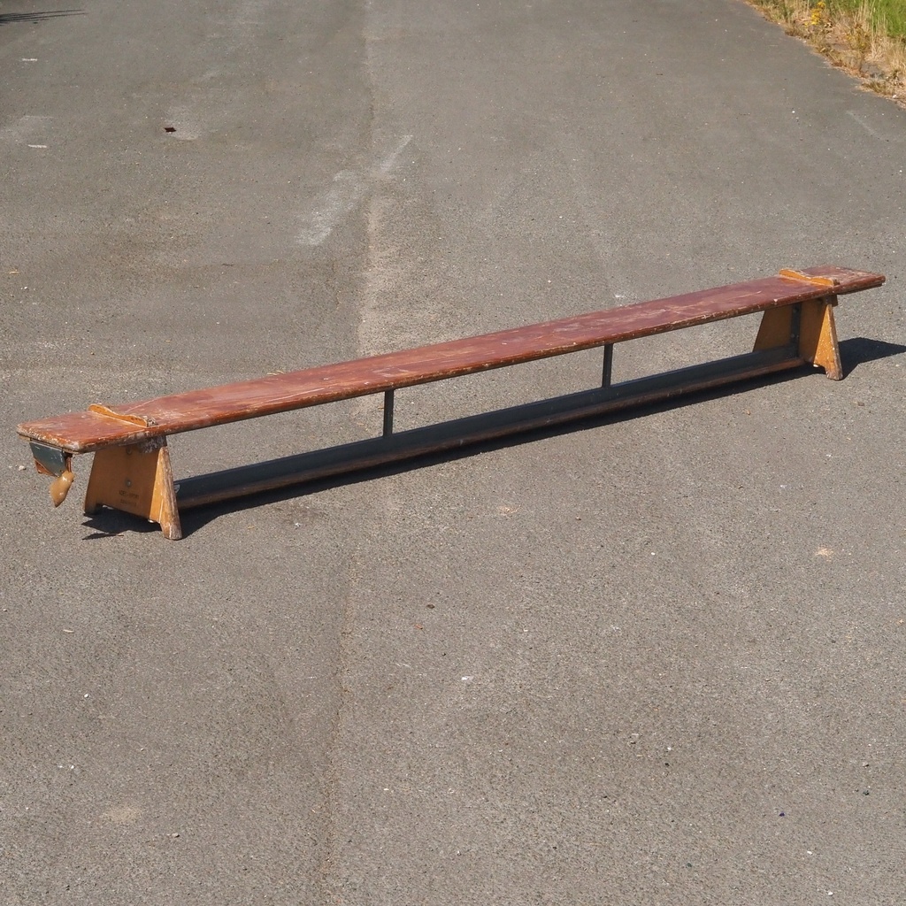 Gymnastic bench in varnished solid pine (350 x 36 cm)