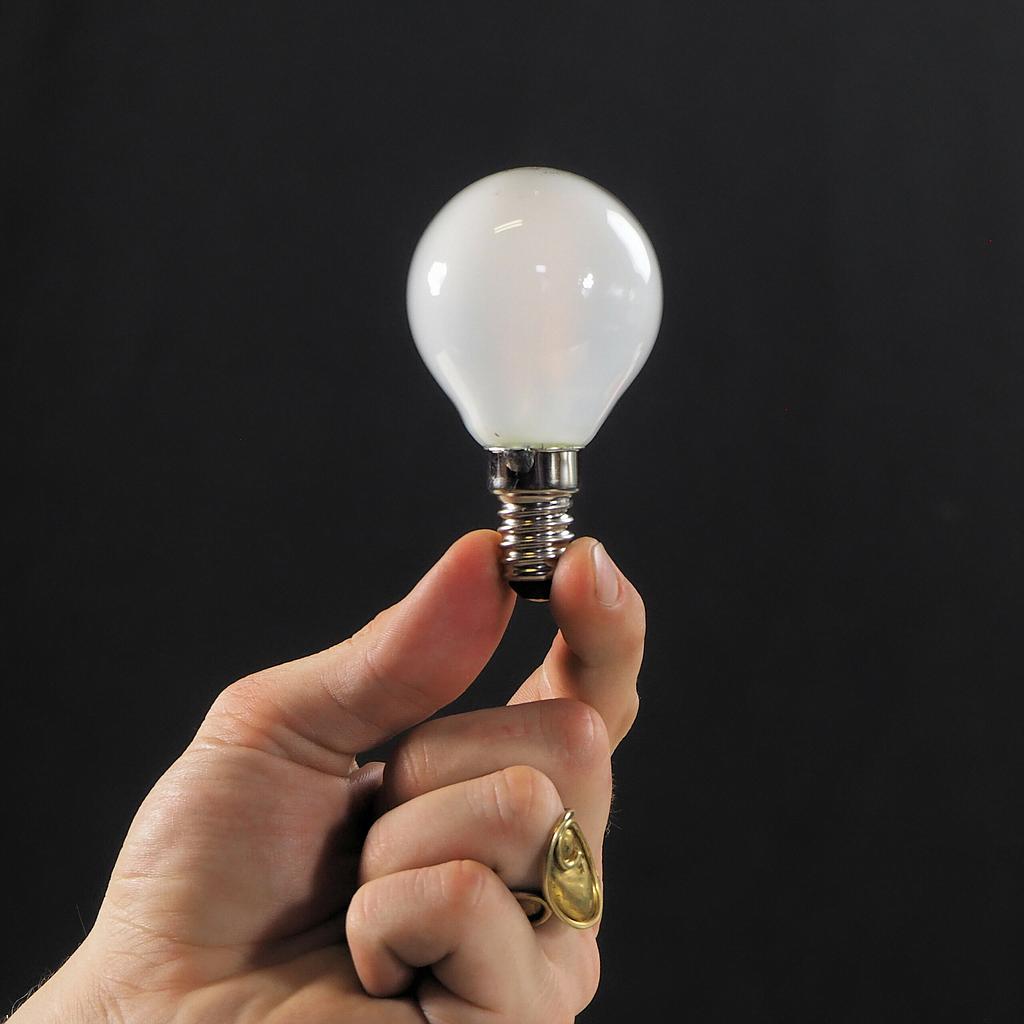 Bulb - LEDVANCE Classic LED E14 Bulb P60 Frosted 5.9W 806lm 2700K, Dimmable (New)