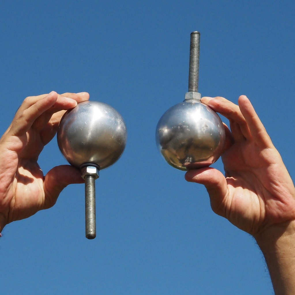 Handmade aluminium knob by Emery&Cie (⌀ 9 cm) - Sandblasted