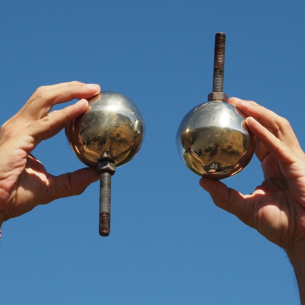 Handmade aluminium knob by Emery&Cie (⌀ 9 cm) - Chromed