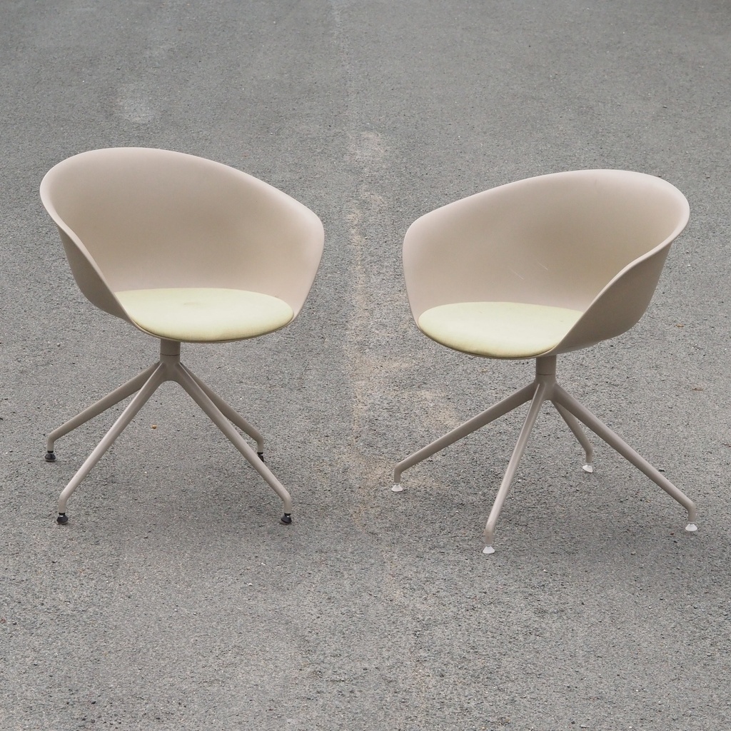 Lounge armchair 'Duna 02' by Lievore Altherr Molina for Arper