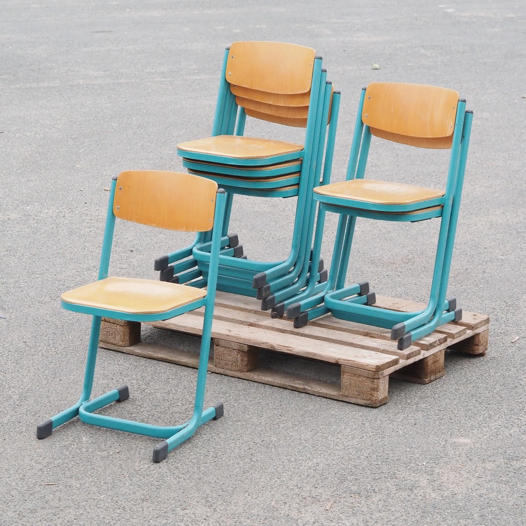 Stackable cantilever chair in powder coated steel and beech plywood