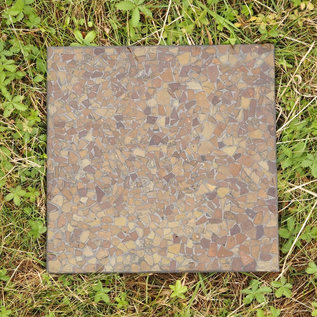 Handmade glass mosaic tile by Emery&Cie (30 x 30 cm) - Amber