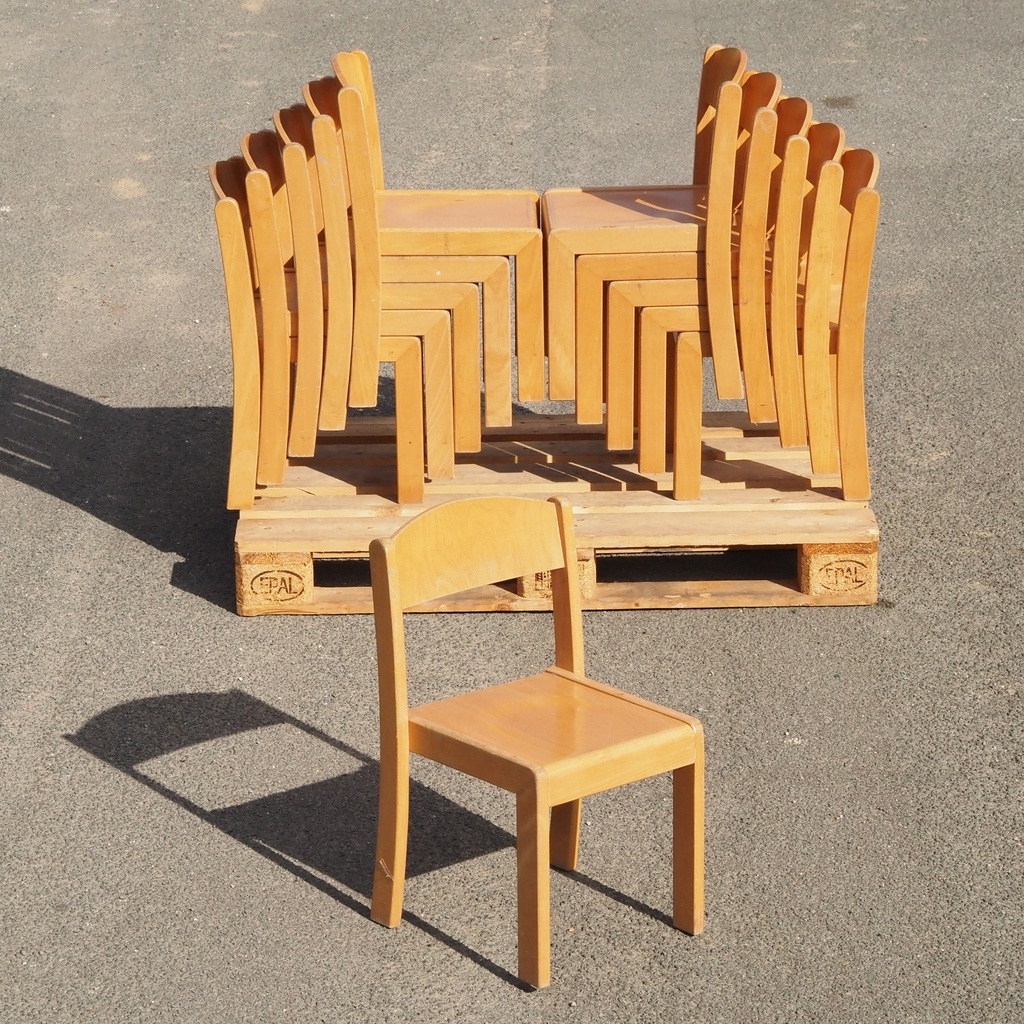 Children's chair with curved solid beech legs