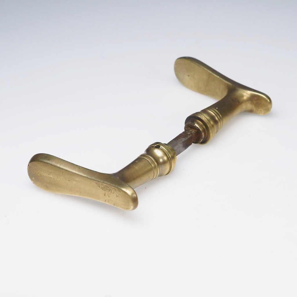 Door handle in solid brass