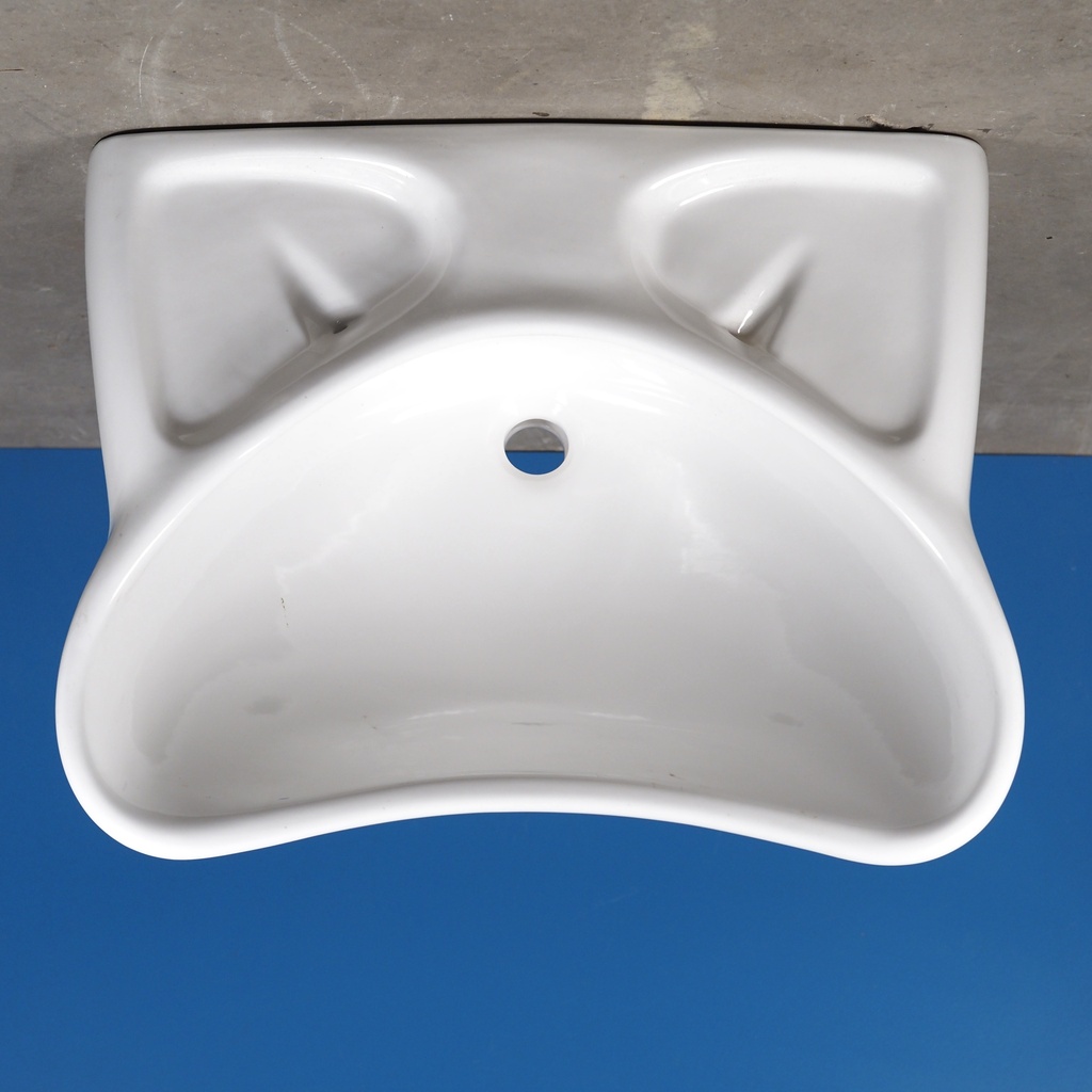 Large sink in glazed ceramic by Villeroy & Boch