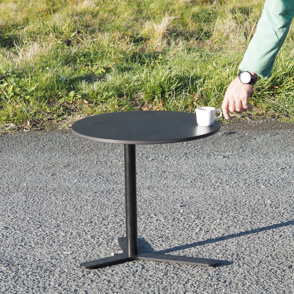 Low table 'se:works' by Sedus with adjustable height (Ø 50 cm)