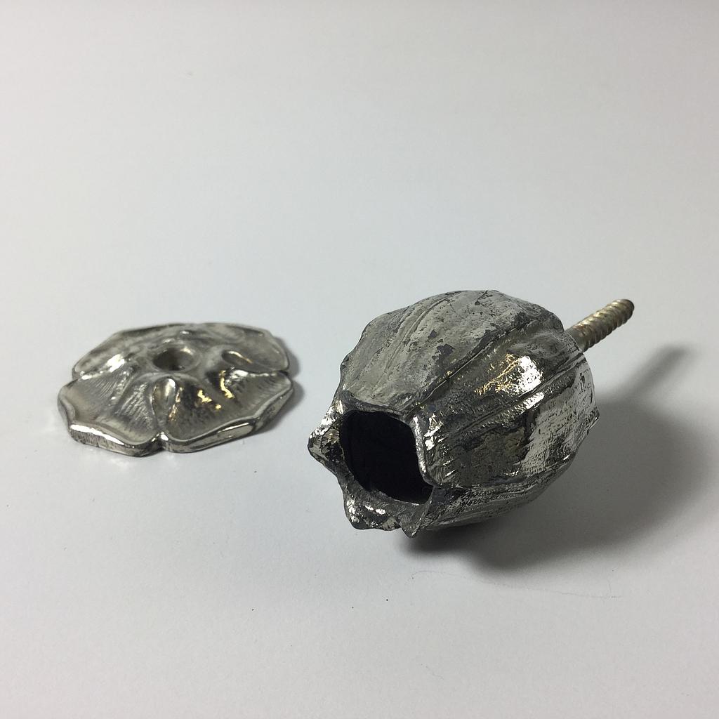 [103HAR100] Flower decoration in cast metal