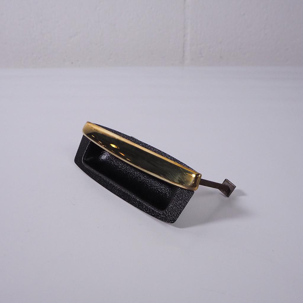 Cosmo – polished brass and black inset cabinet handle (Length : 11,5 cm)