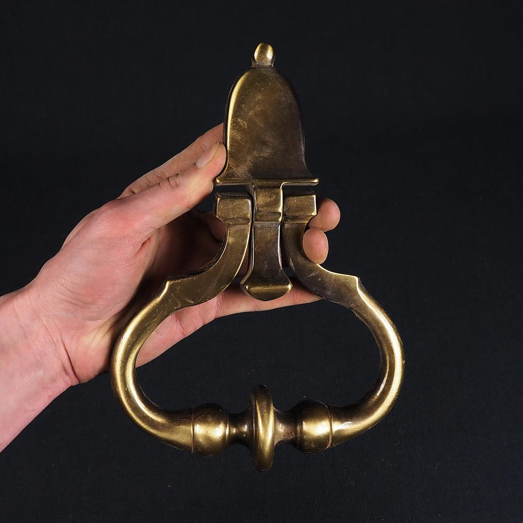 Solid brass swing door knocker ‘Celeste’ by FRA