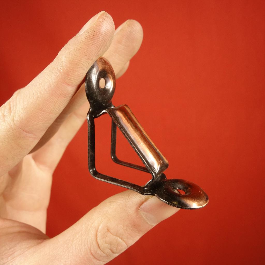 [183HAR056] Batch of smocked brass angle bracket for stair rail (44 pc.)