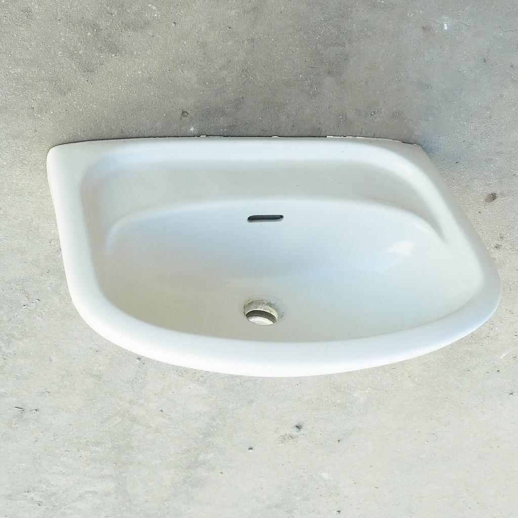 Bathroom sink in ceramic