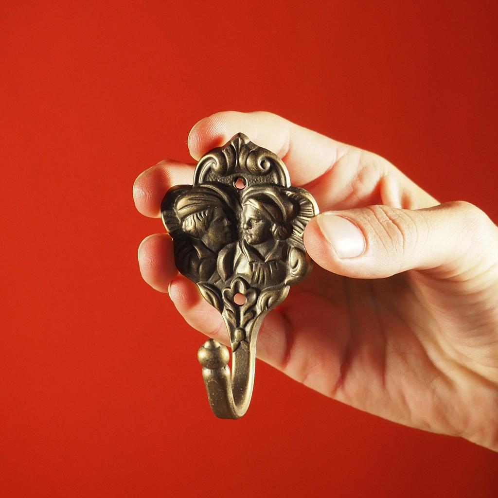 Coat hook 'Robin and Marian' - Bronze