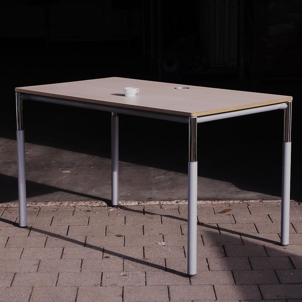 Office table with adjustable foot (140 x 80 cm)