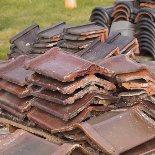 [999CLA006] Reclaimed wall coping tile in glazed clay (double slant or corner)