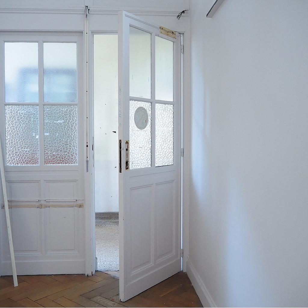 Solid wooden door with textured glass panels from Ixelles City Hall (H. 237,5 x W. 87,5 cm) - Left