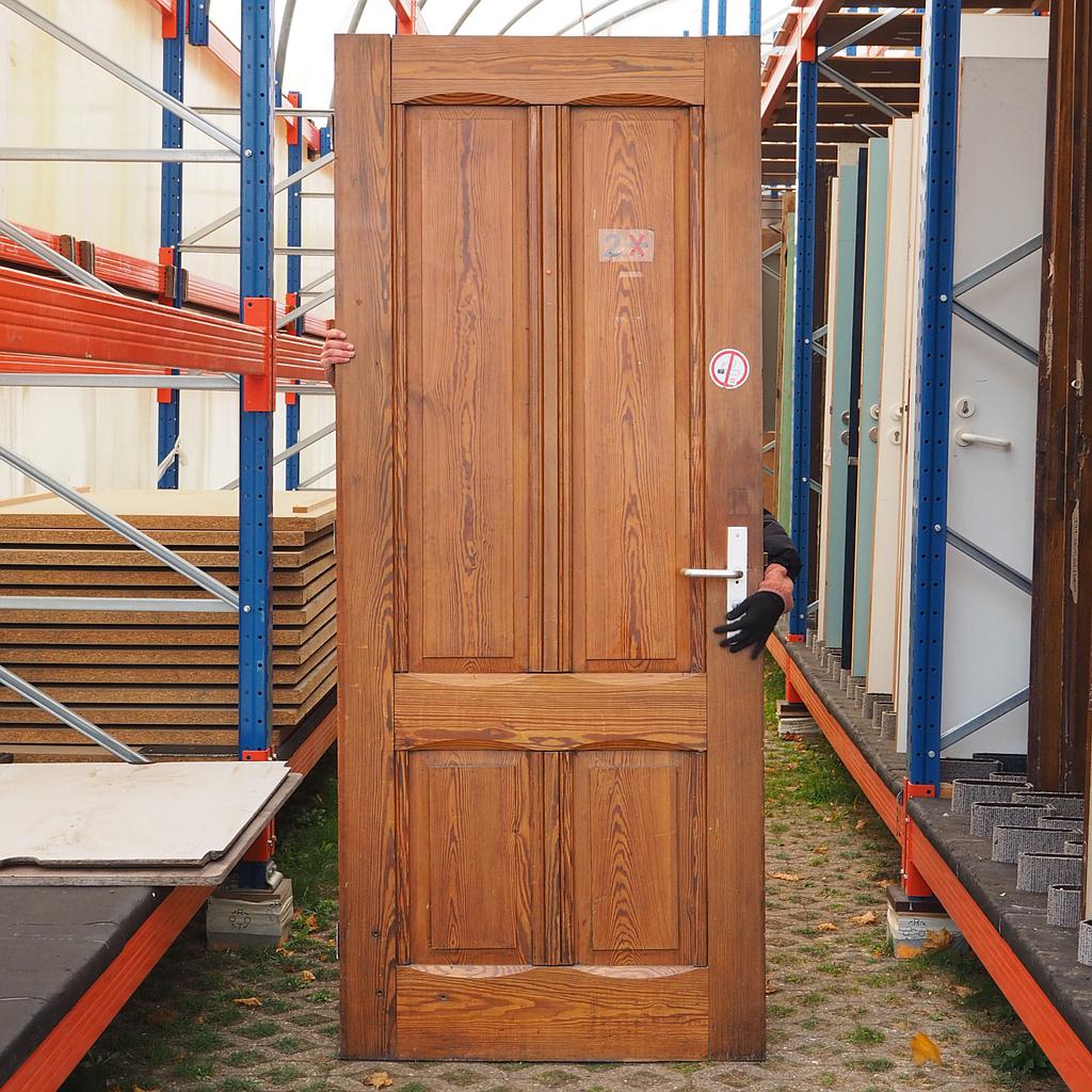Varnished door in solid pine (H. 231 x W. 90/91 cm) - Left