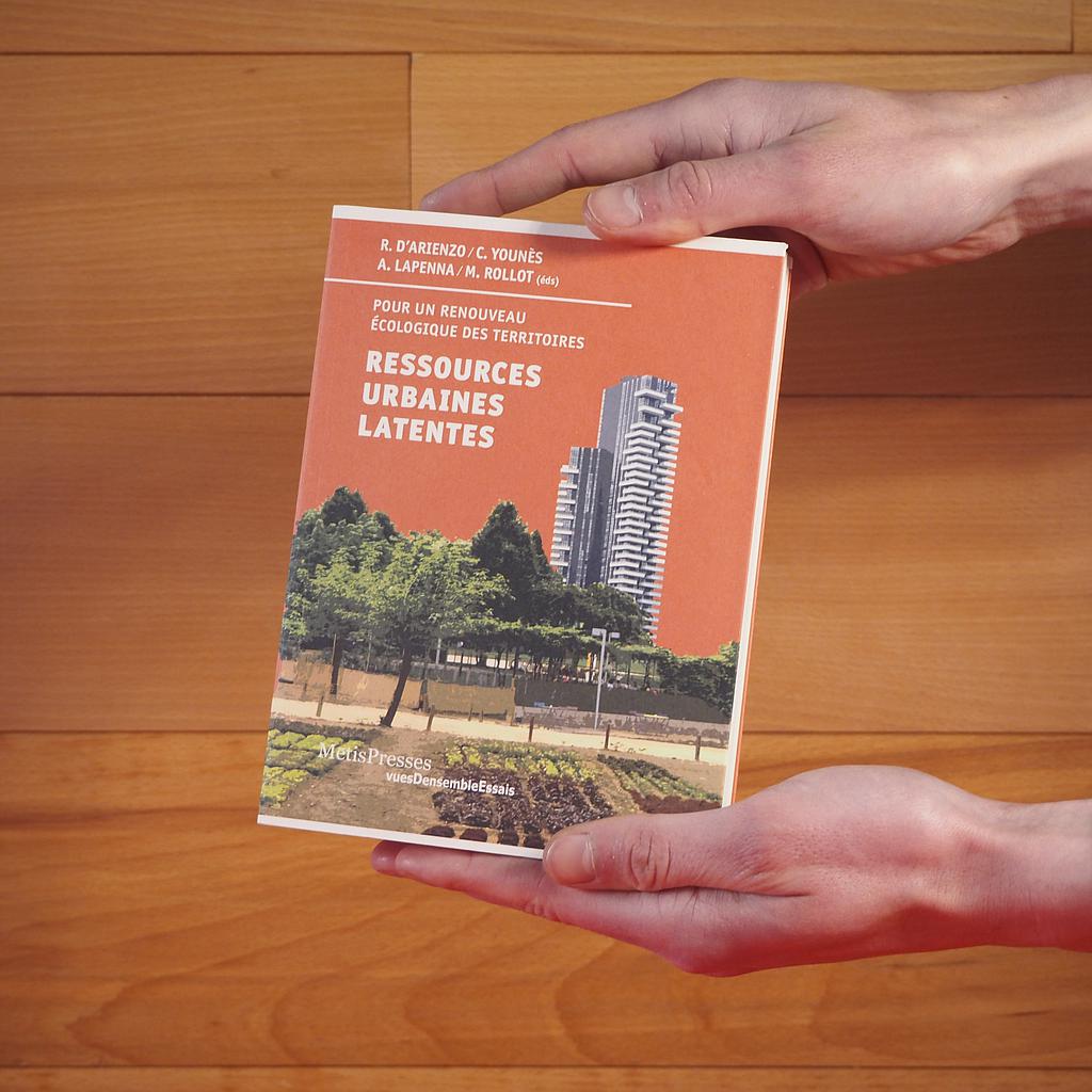 Book ‘Ressources urbaines latentes’ by Annarita Lapenna, Chris Younès, Mathias Rollot &amp; Roberto D’Arienzo
