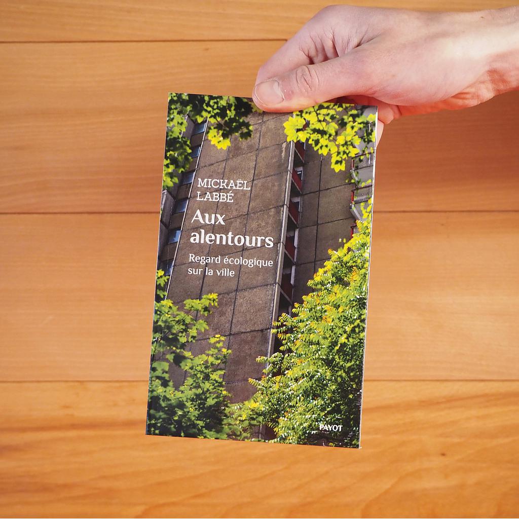 Book ‘Aux alentours’ by Mickaël Labbé