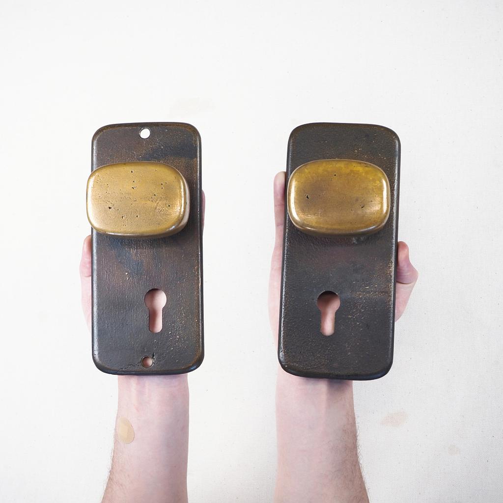 Door pull knob in solid bronze by Jules Wabbes from the Générale de Banque - Double sided (fixed)