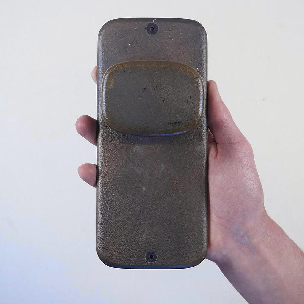 Door handle in sand-cast bronze by Jules Wabbes from the Générale de Banque - Single sided