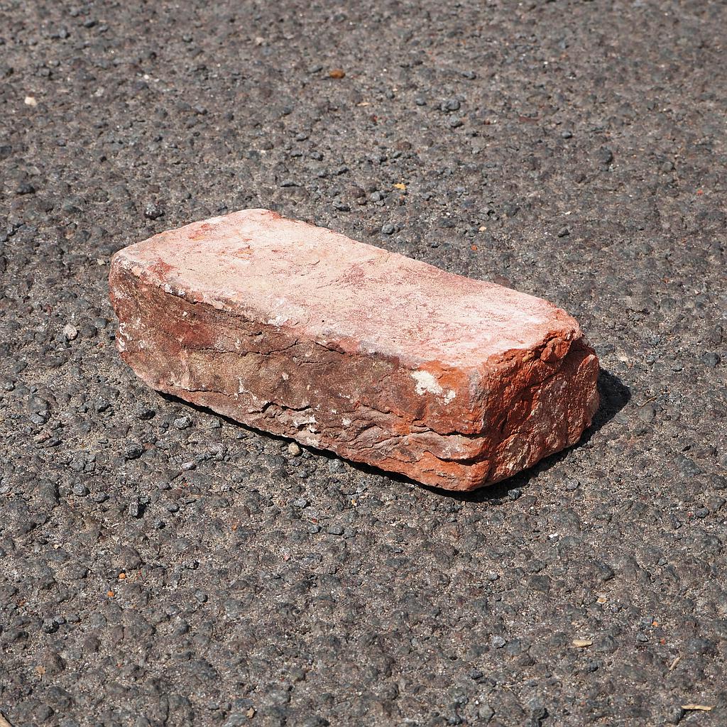 [909CLA004PC] "Brussel Klampsteen" brick