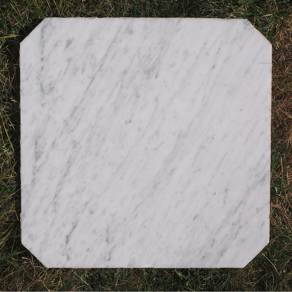 Tile of Carrara marble with cut out corners (51 x 51 cm) - Sold per tile