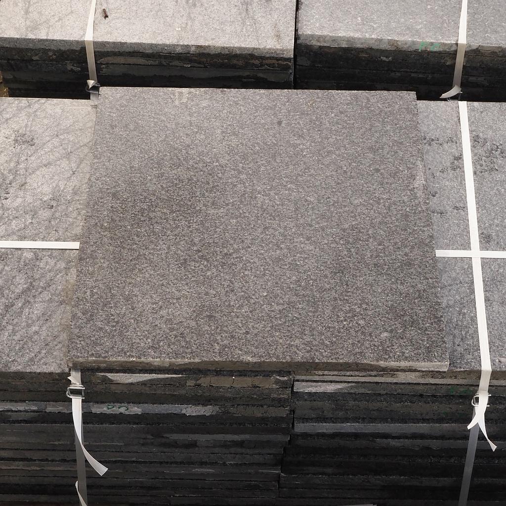 Dark grey granite tiles with polished finish (60 x 60 cm)