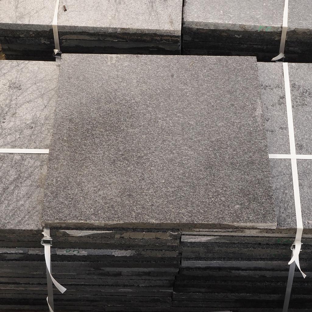 [217FLO001] Dark grey granite tiles with polished finish (60 x 60 cm)
