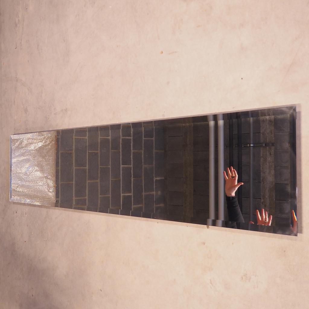 Bevelled mirror (240 x 46 cm)