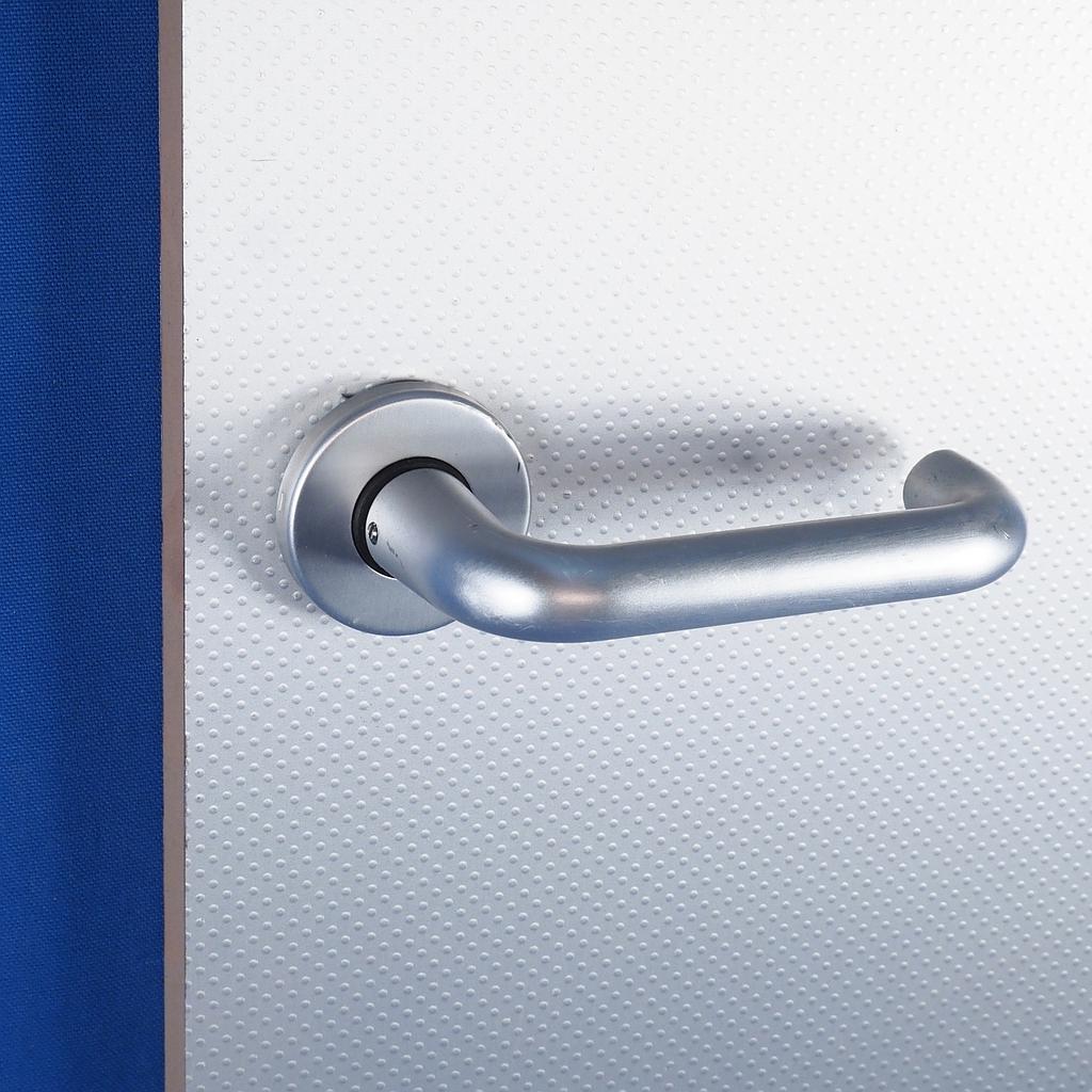 Door handle in satin stainless steel by Ocariz