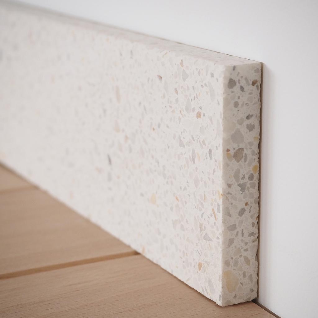 [999CLA040] Floor plinth 'Elena' in terrazzo 'Vetisol Cristo' (L. 110 cm)