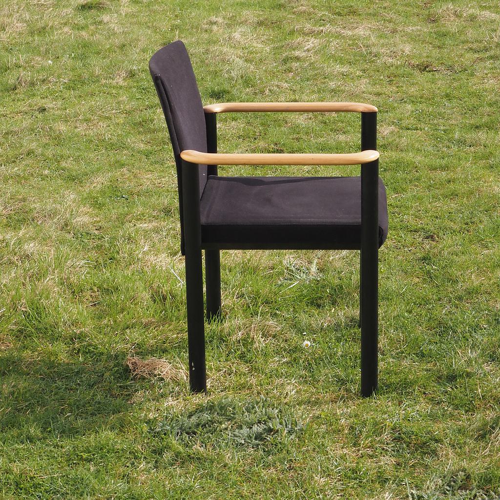 Stackable armchair 'Versa' by Wilkhahn