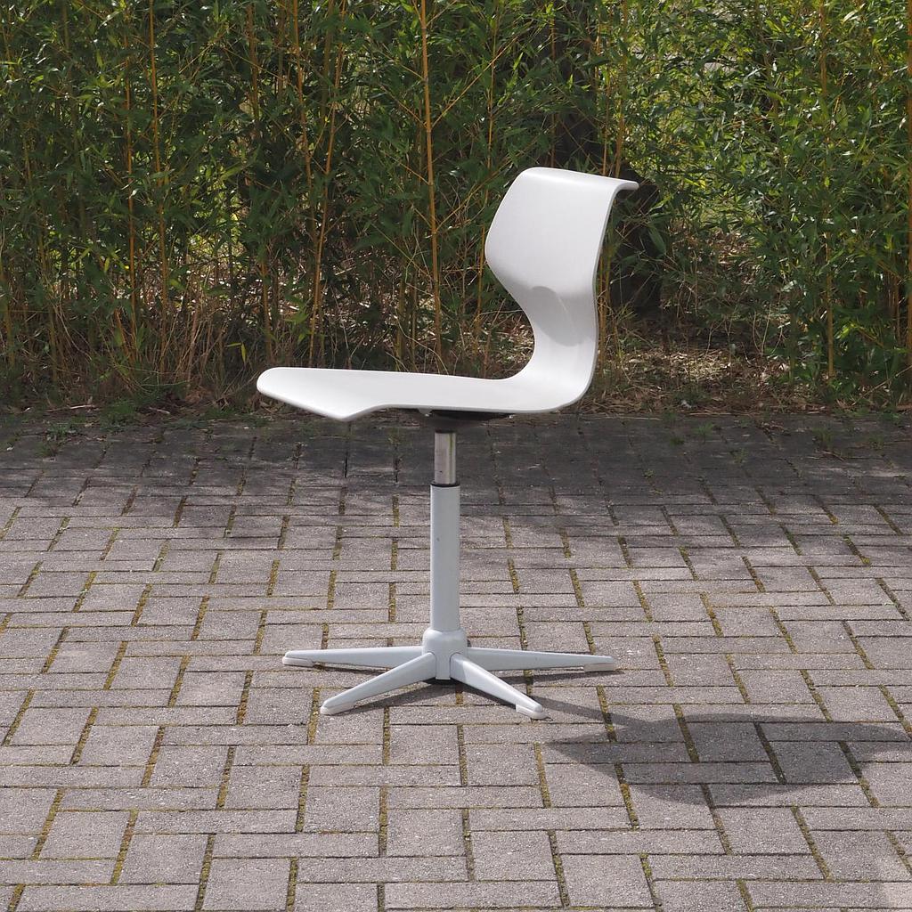 Swivel chair 'Solifiber' by Vanerum