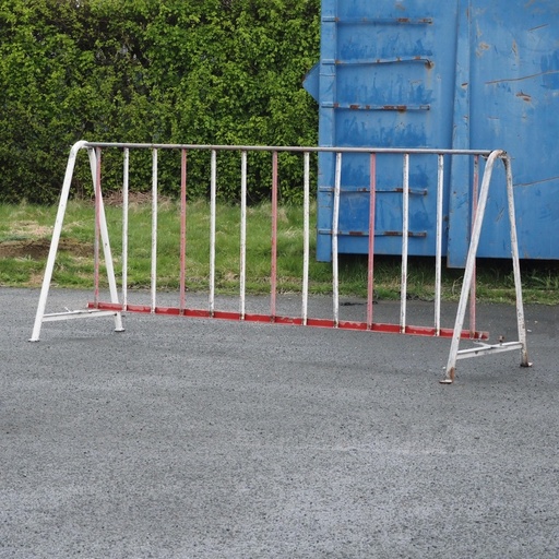 [999OBJ155] Interlocking steel barrier (L. 250 cm)