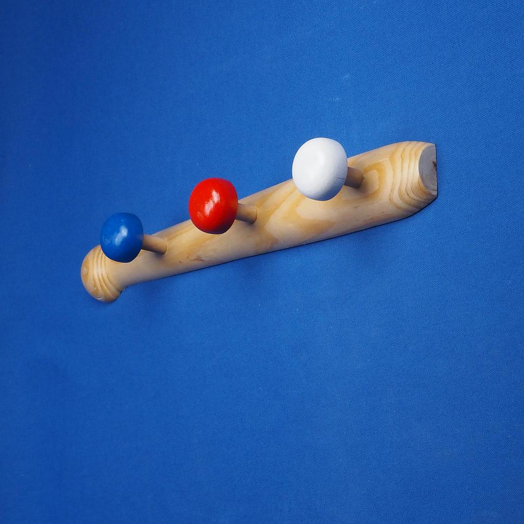 [999HAR1007] Coat hook 'Baseball' in pine with 3 painted nuts (L. 39 cm)