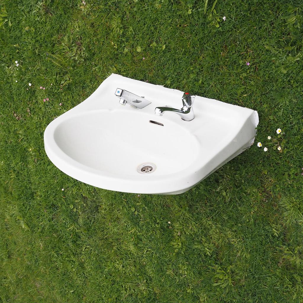 [192SAN001] Bathroom sink in glazed ceramic by Ideal Standard