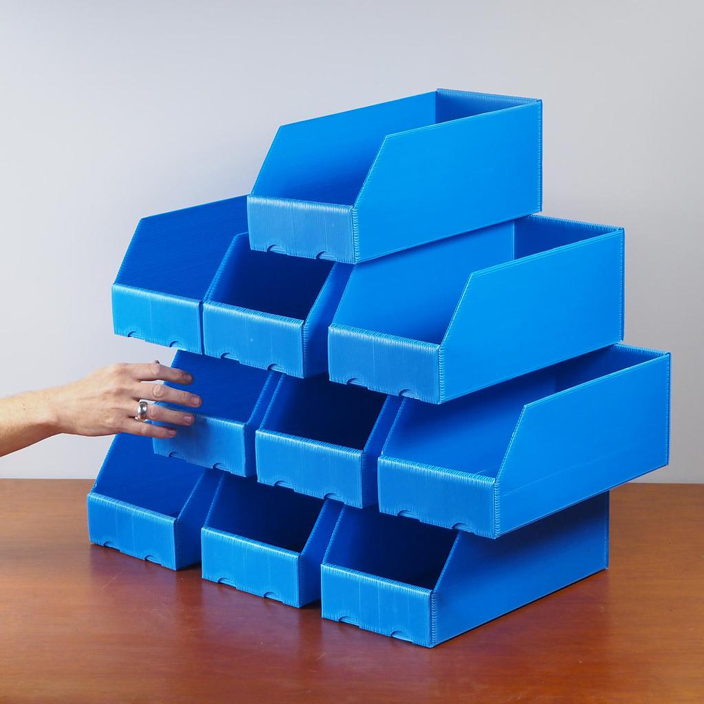 Set of 10 alveolar polypropylene storage containers (H. 15 x W. 18 x D. 39 cm)