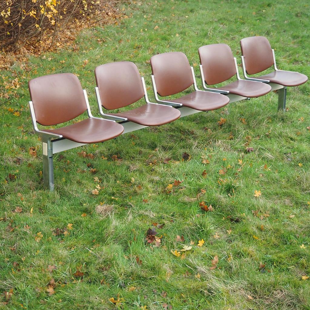 Beam seating 'DSC Axis 3000' by Giancarlo Piretti for Castelli from Antwerp's Court of Appeal - 5 seats