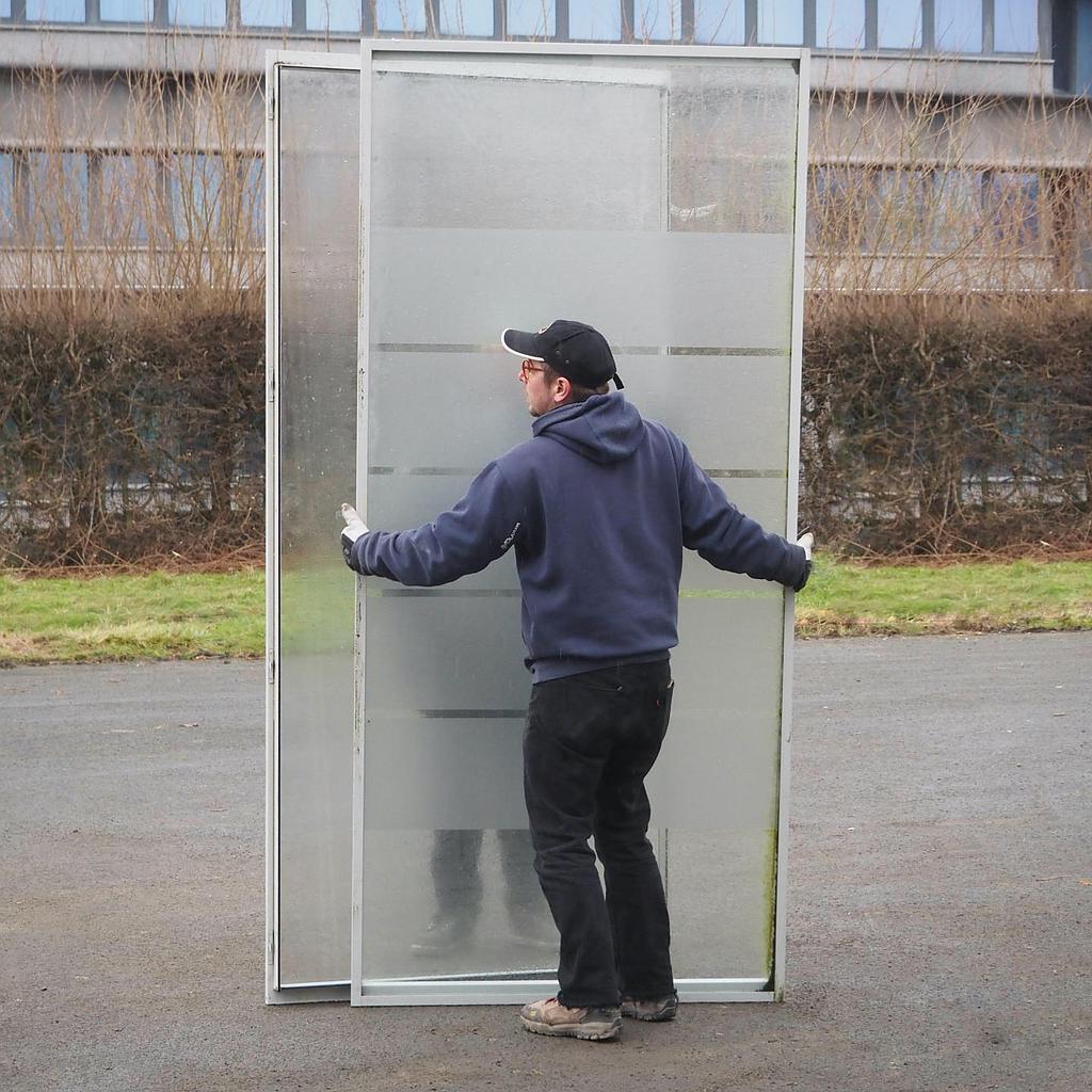 [099FUR002] Float glass partition for JB 2000 partitions by Beddeleem (H. 238,5 cm x W. 109,5 cm)