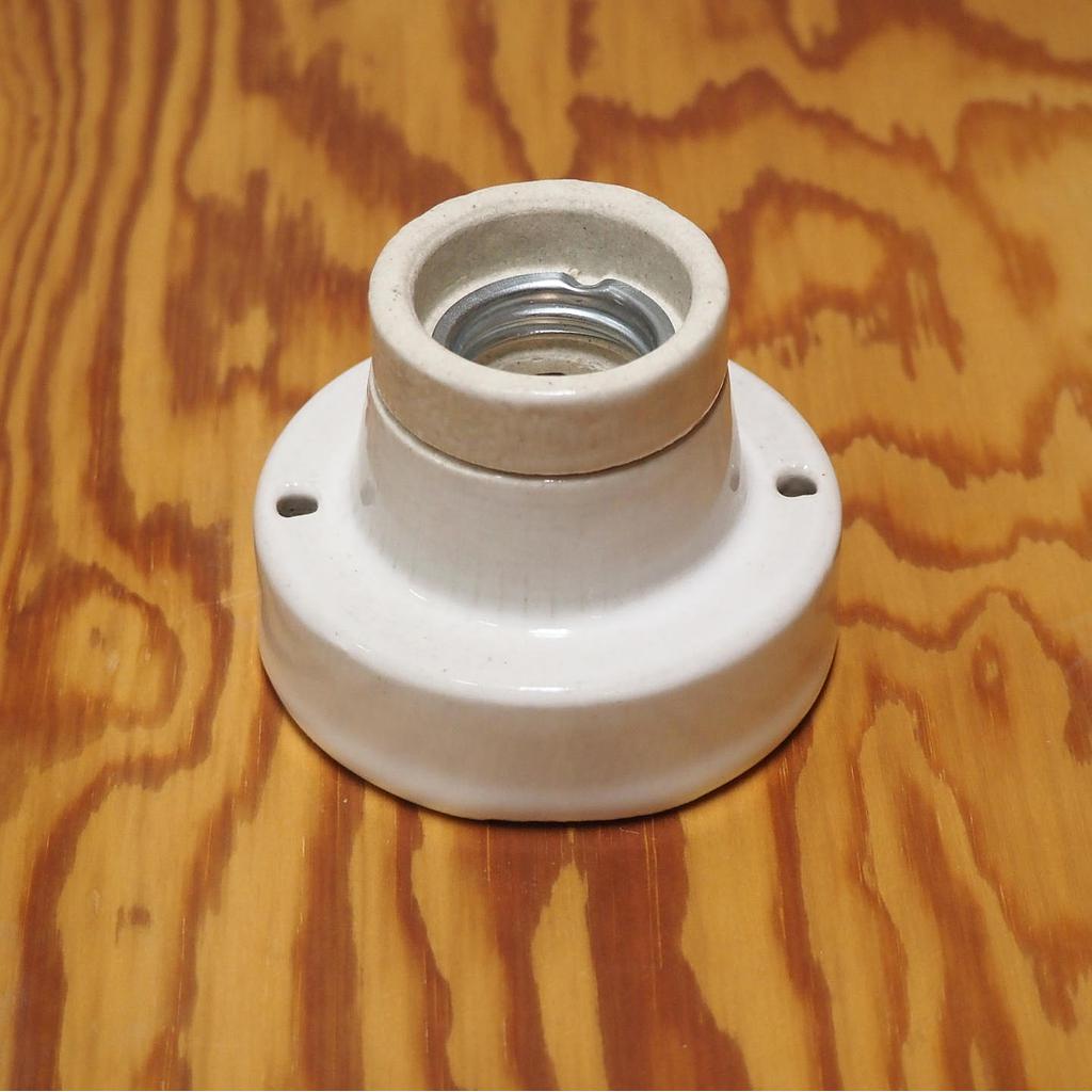 [999LIG1286] Wall/Ceiling mounted porcelain socket (E27)