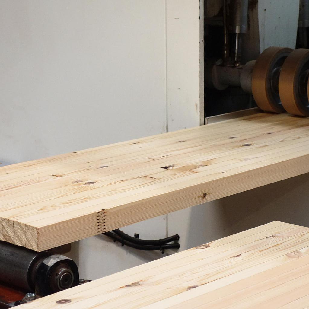 Planed panel in reclaimed glued laminated timber (L. min 245 x 45 cm)