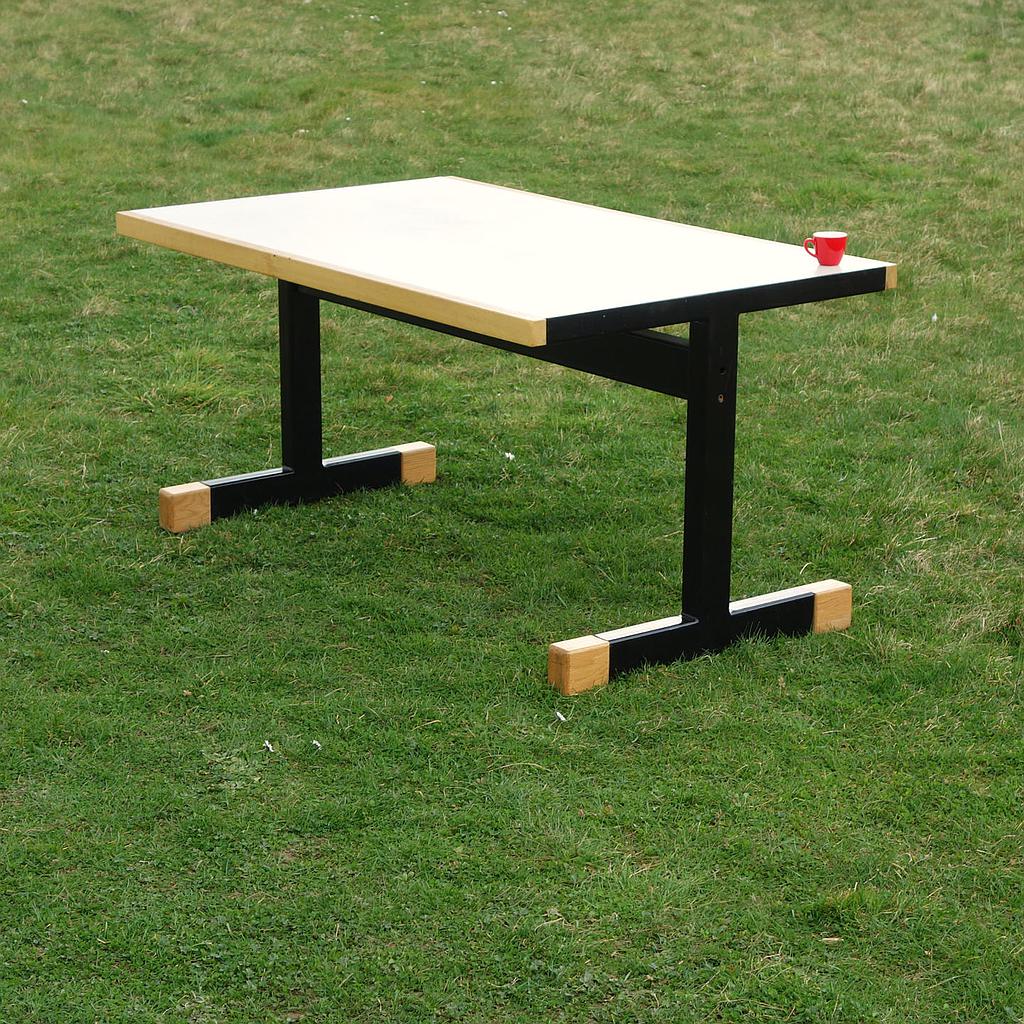 Table '4 places' from the Banque Brussels Lambert building's cafeteria by Christophe Gevers (L. 140 cm)