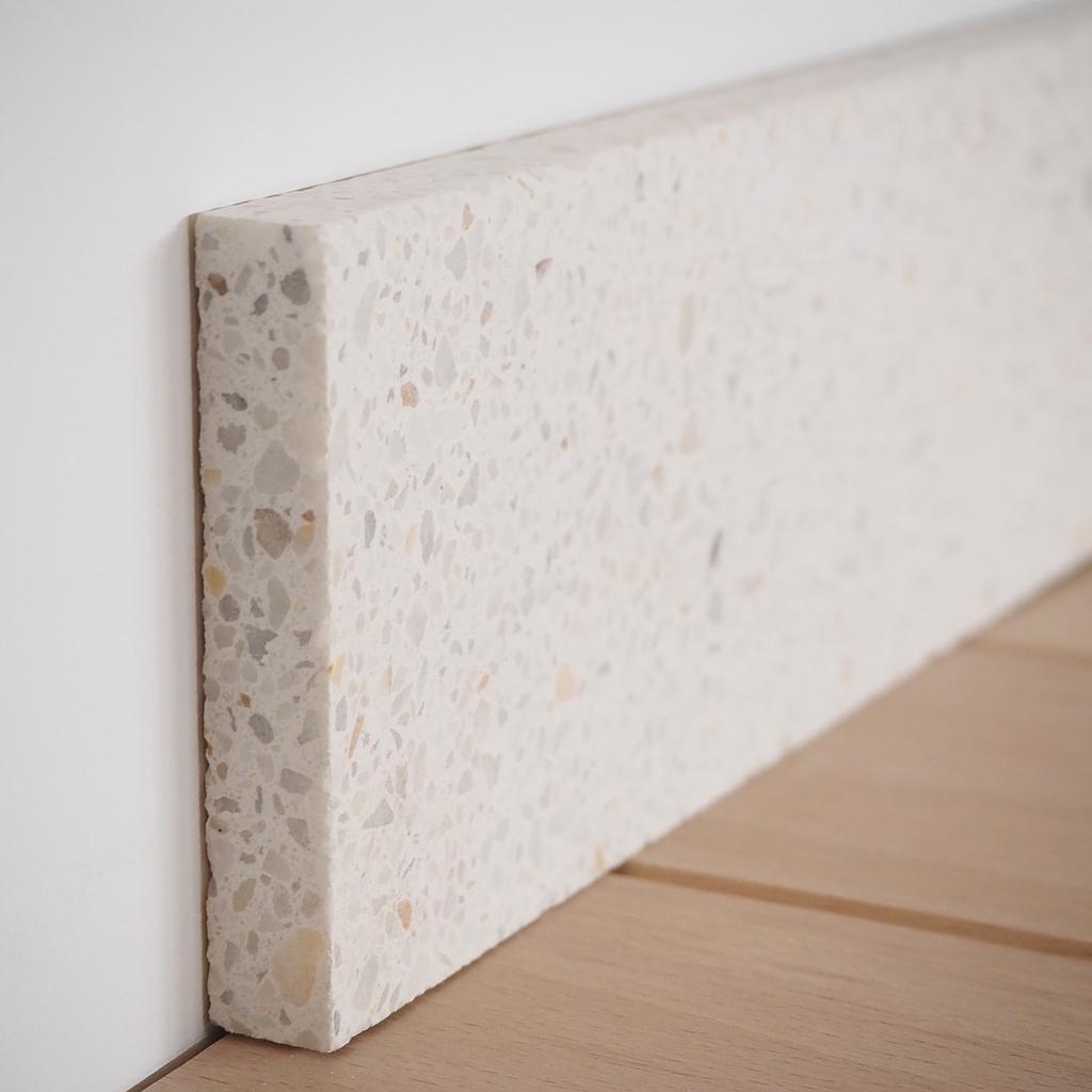 Floor plinth 'Elena' in terrazzo 'Vetisol Cristo' (L. 50 cm)