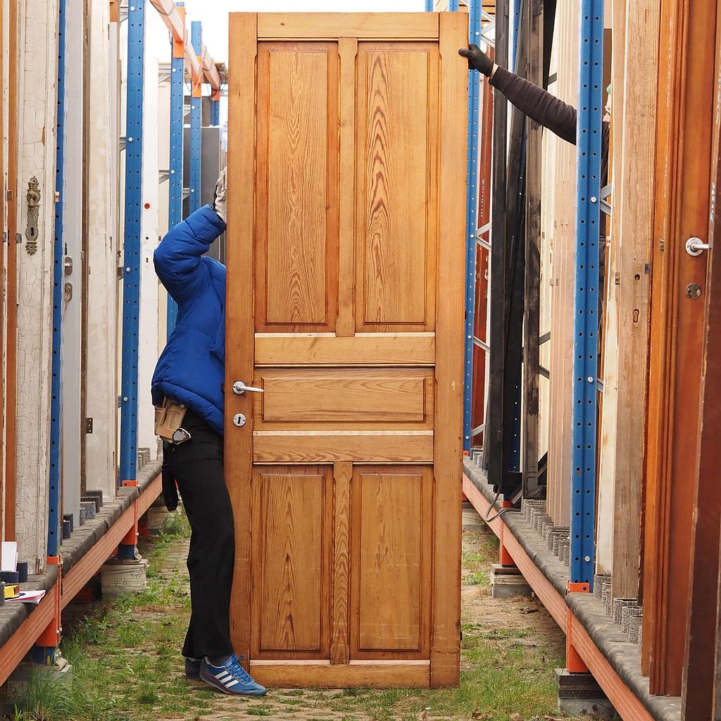 [227DOP006] Door in varnished solid pine from Opwijk monastery (H. 245,5 cm x W. 87 cm) - Right