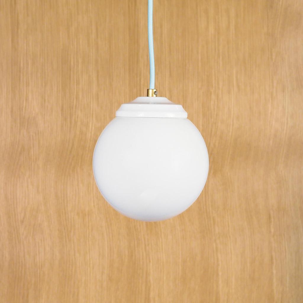 Hanging light in opaline glass (⌀ 15 cm)